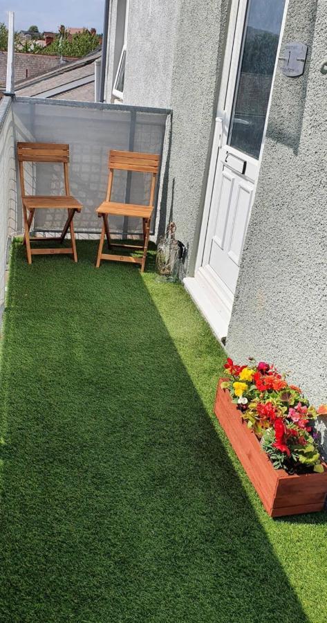 Poppy'S Place Llandudno Junction Bagian luar foto